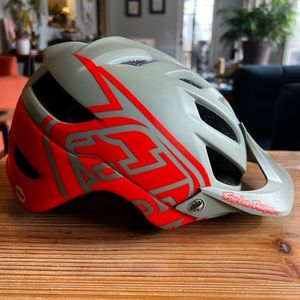 Troy Lee Designs A1 youth MTB helmet